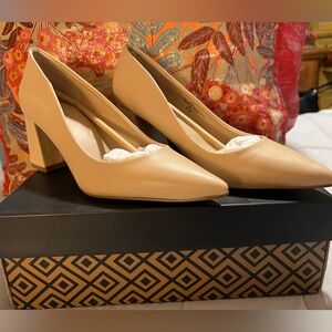 Charles by Charles David Ayra Linen pumps NWT size 8.5M